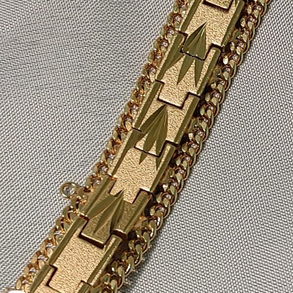 GOLD TONE BRACELET WITH SOMEWHAT SOUTHWESTERN DESIGN. no markings - Picture 3 of 5